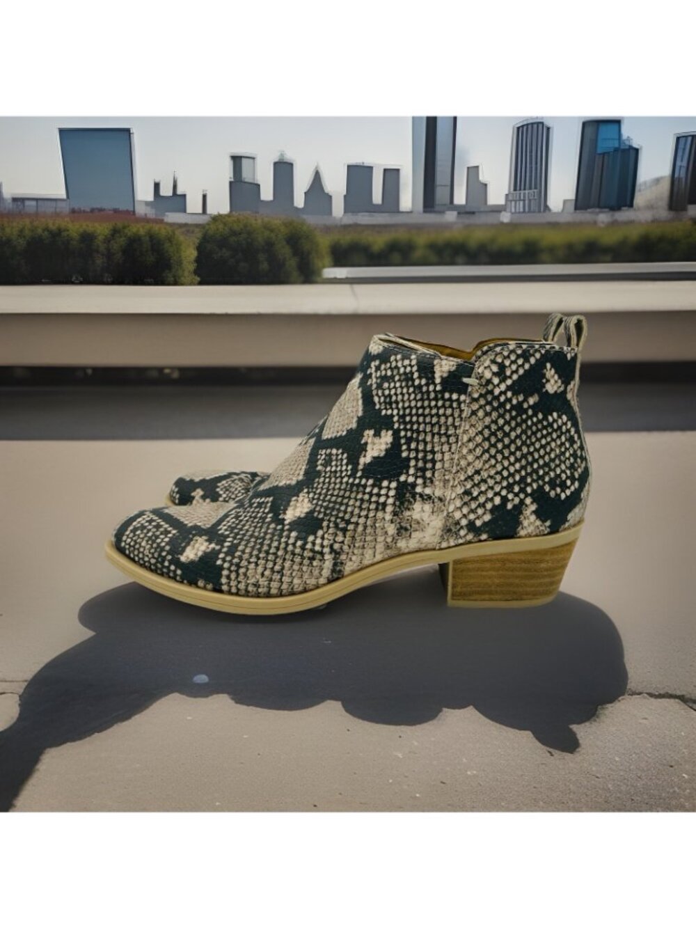 Dolce Vita Womens Shoes Size 7.5 Snake Print Slip-On Boot Ankle Booties Zip - Picture 2 of 11
